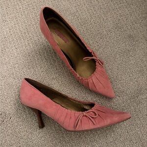 Seychelles Pink Sued Ruched Bow Kitten Heels Size 6 Coquette High-Vamp Pump